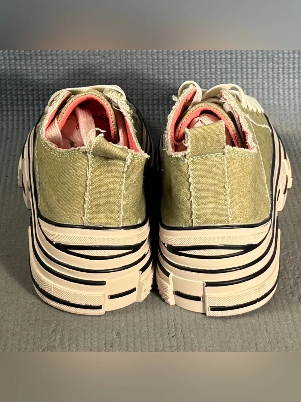 Pregunta Sage Green Women’s Fashion Sneakers Size 6‎ US 36 EU